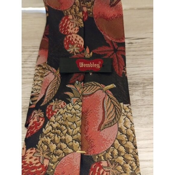 Wembley Mens Fruit-Themed Tie 56" Pineapple & Strawberry Pattern Polyester - Picture 2 of 3